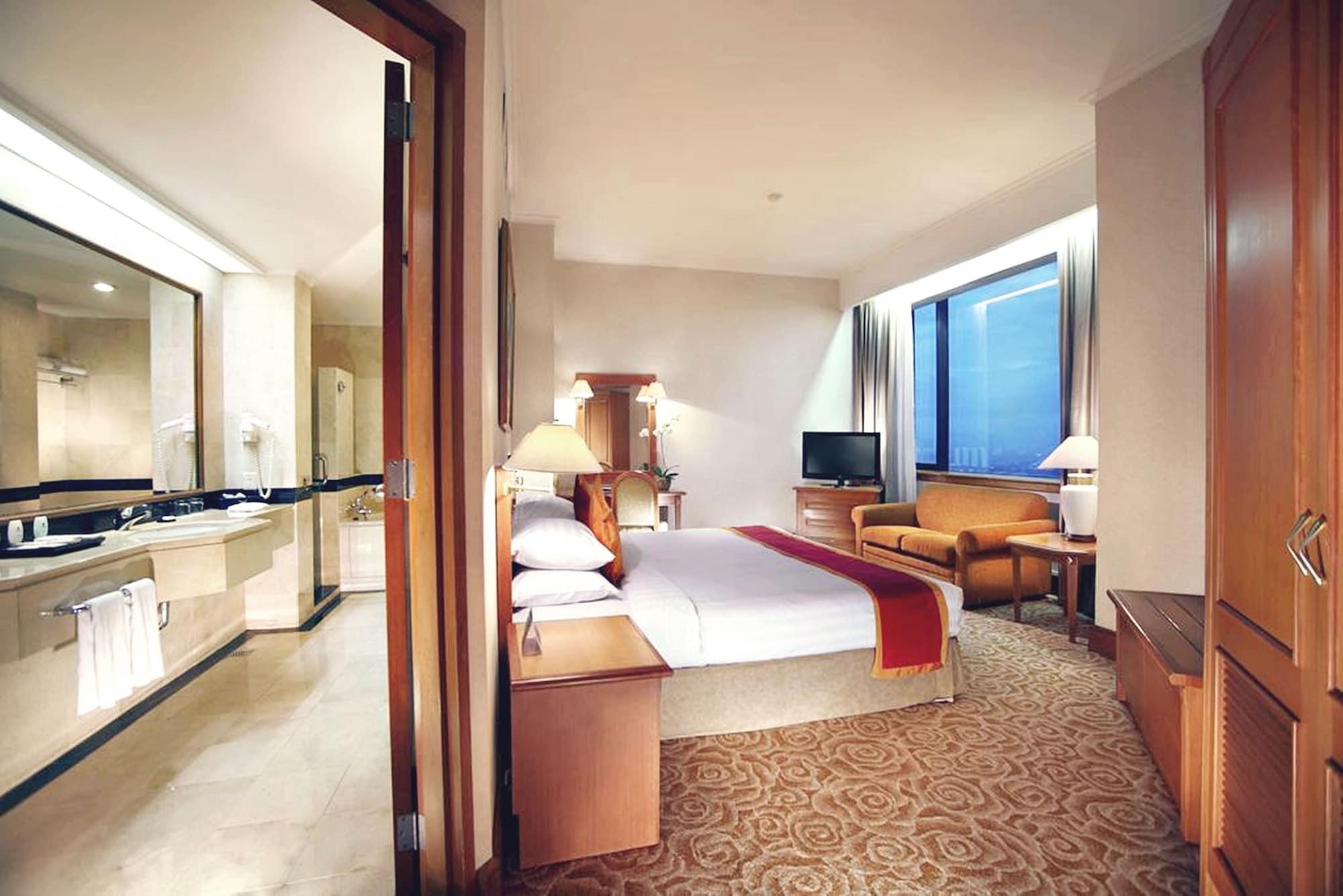 Menara Peninsula Hotel Jakarta Exterior photo