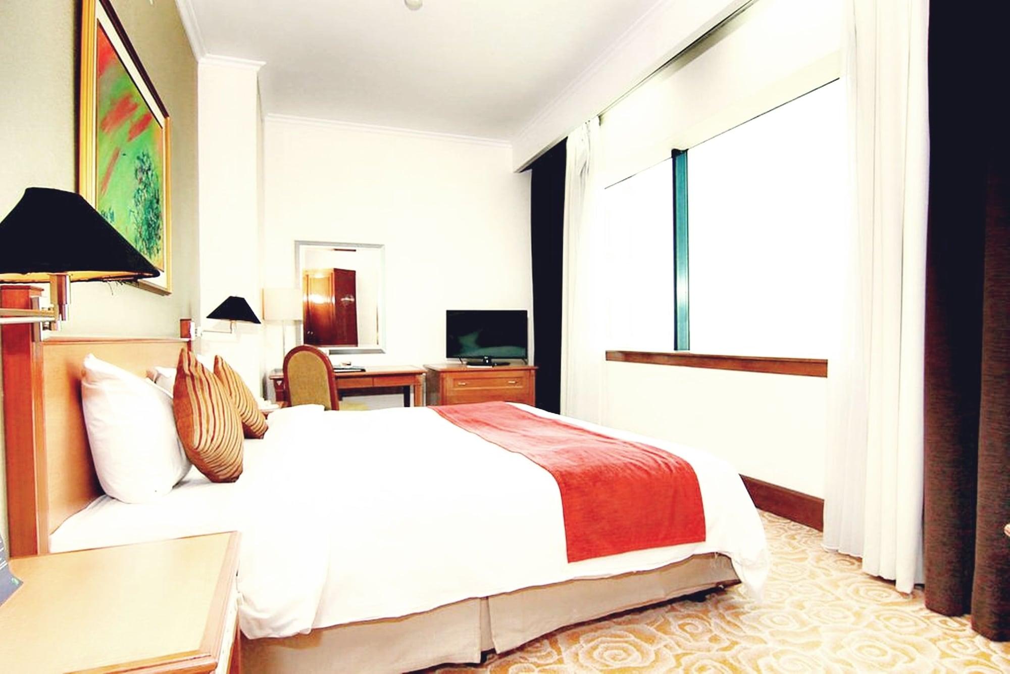 Menara Peninsula Hotel Jakarta Exterior photo
