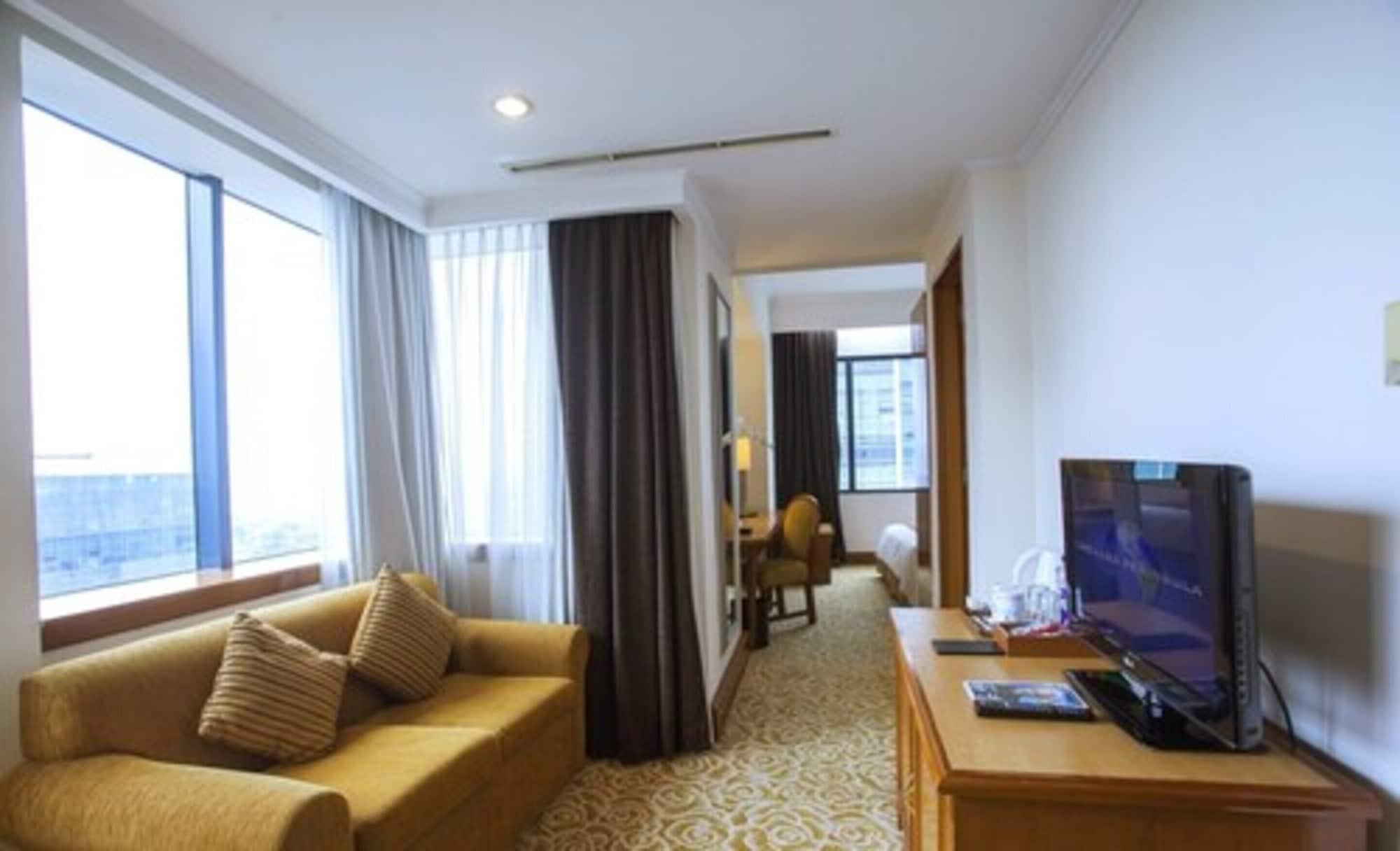 Menara Peninsula Hotel Jakarta Exterior photo