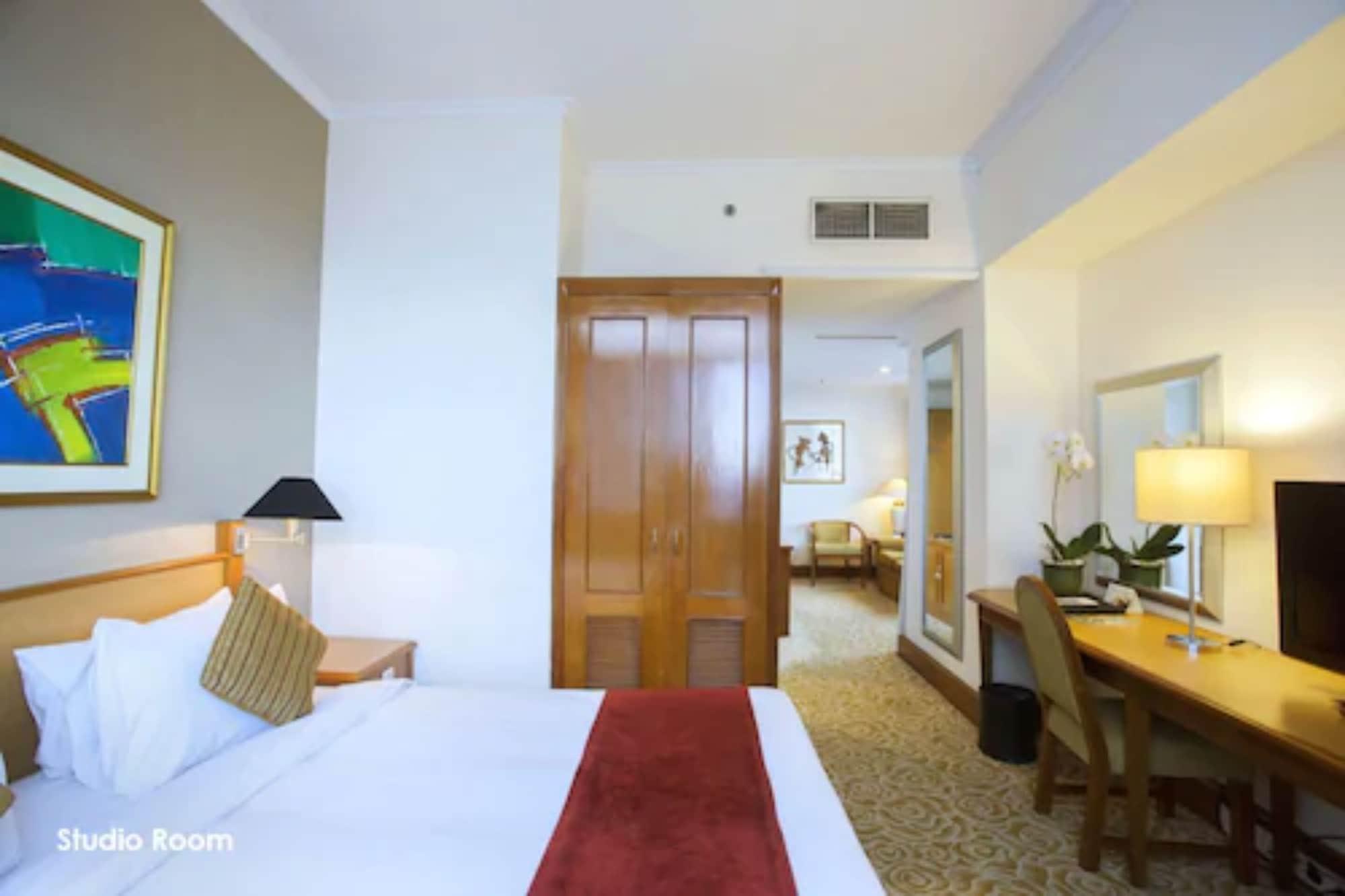 Menara Peninsula Hotel Jakarta Exterior photo