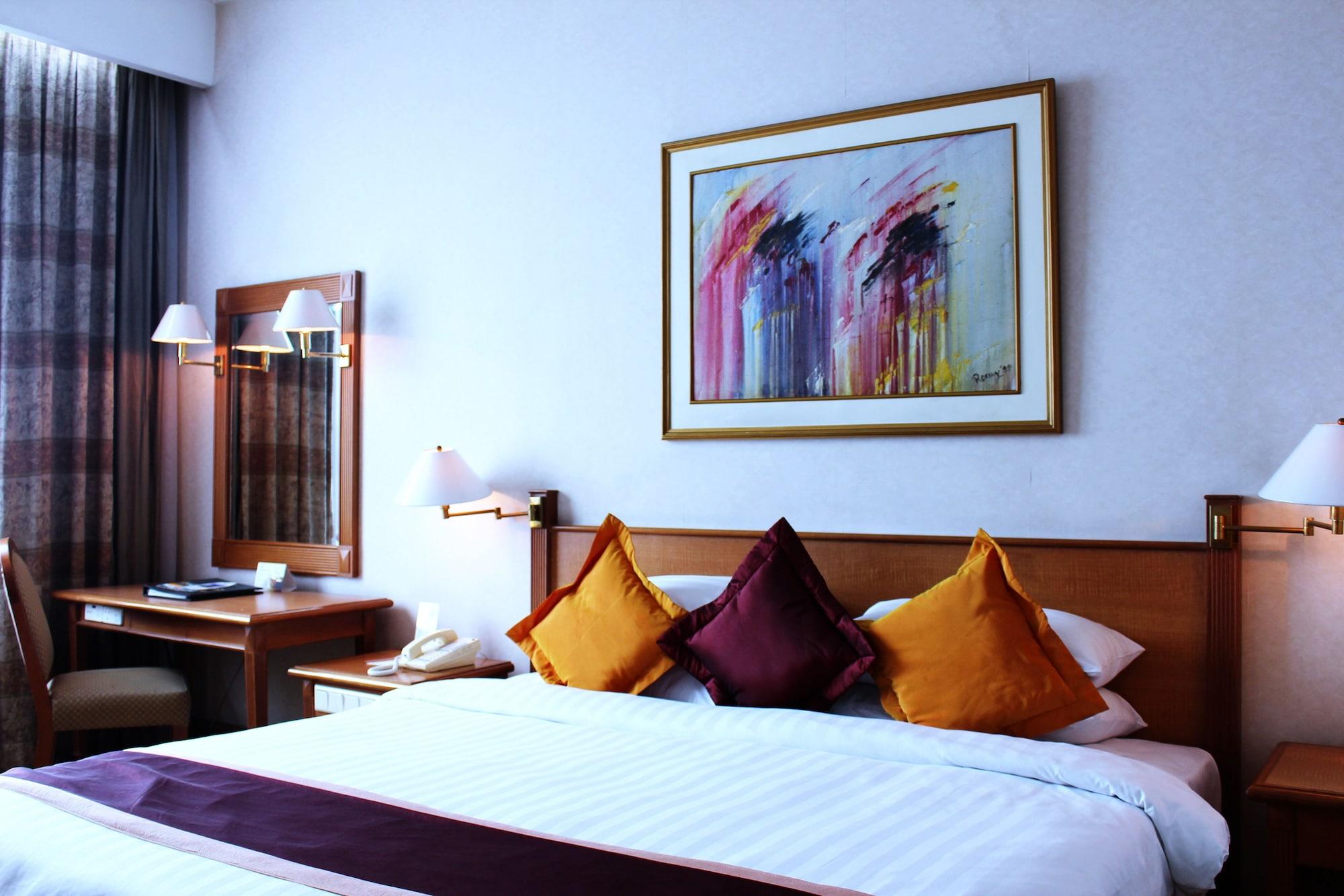 Menara Peninsula Hotel Jakarta Exterior photo