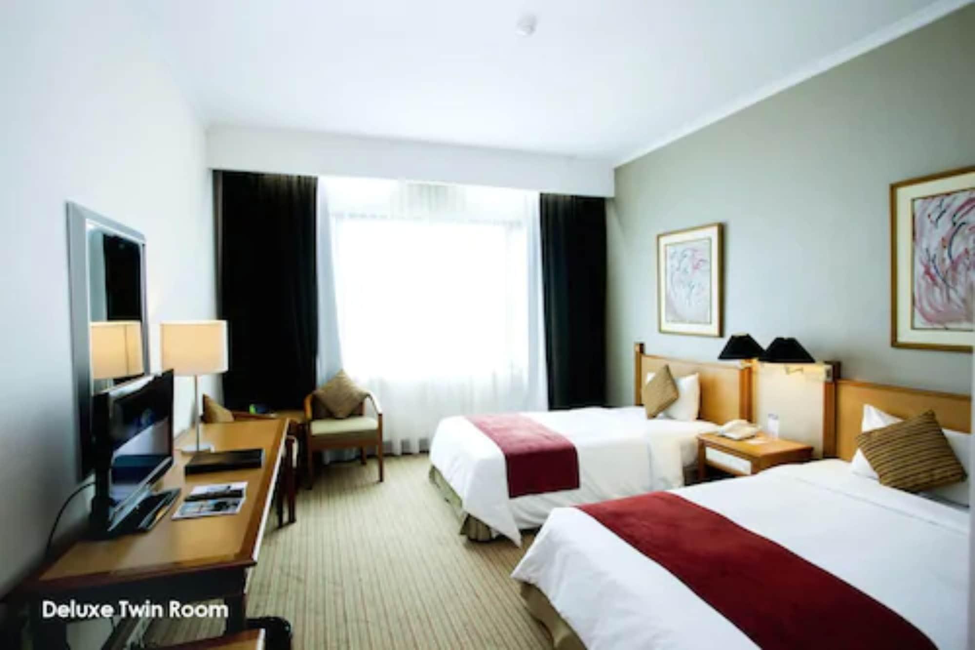 Menara Peninsula Hotel Jakarta Exterior photo