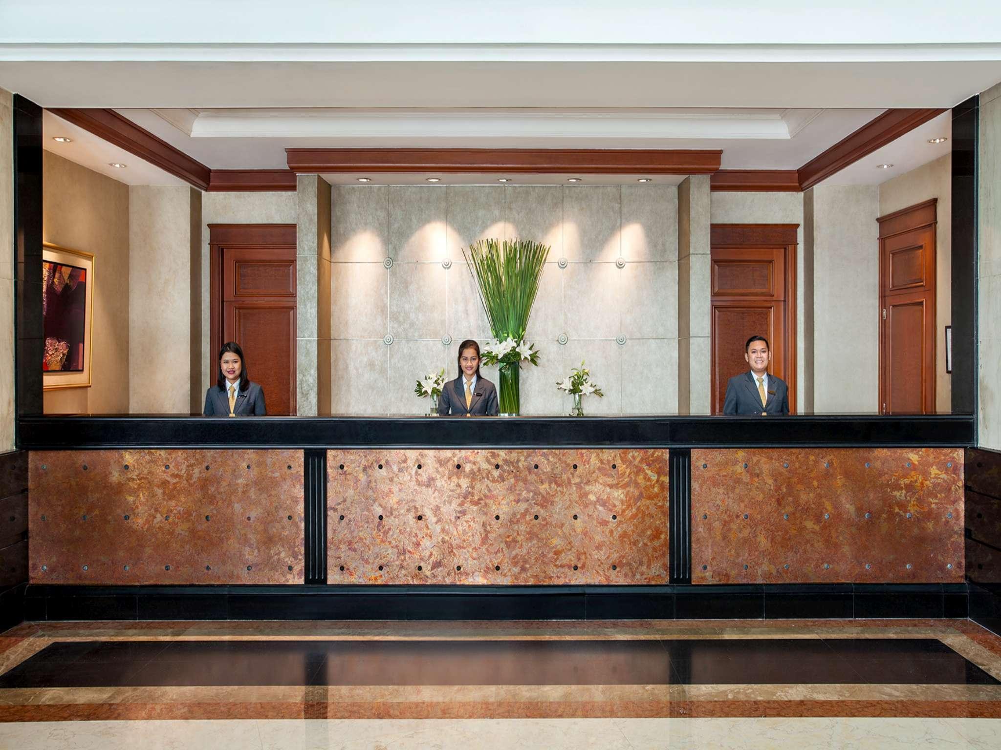 Menara Peninsula Hotel Jakarta Exterior photo