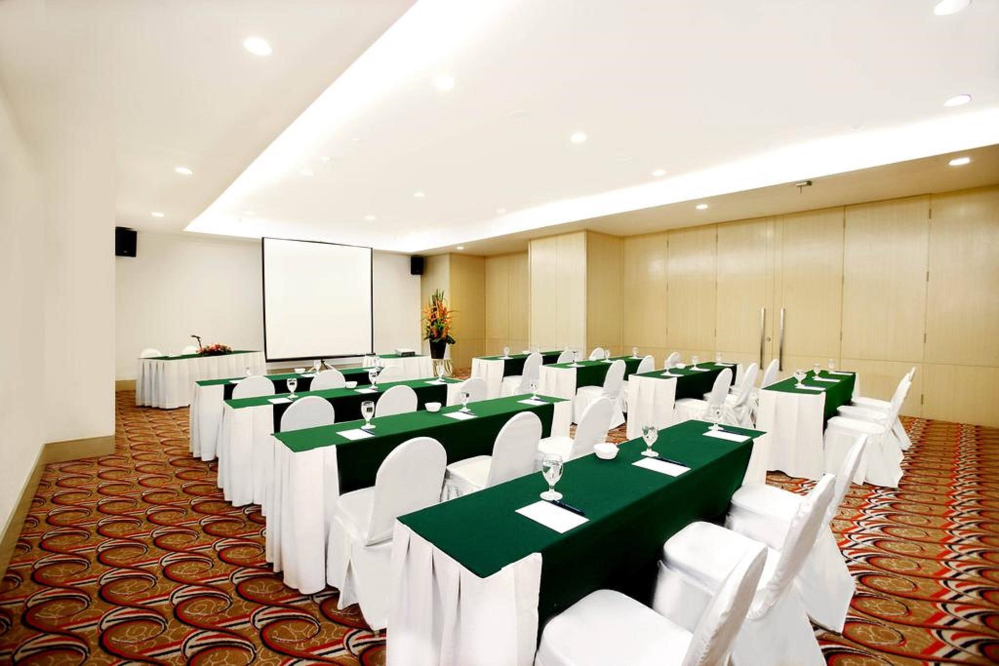 Menara Peninsula Hotel Jakarta Exterior photo