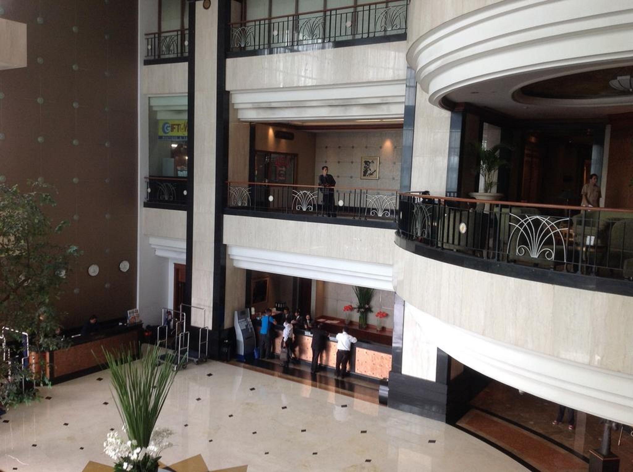 Menara Peninsula Hotel Jakarta Exterior photo