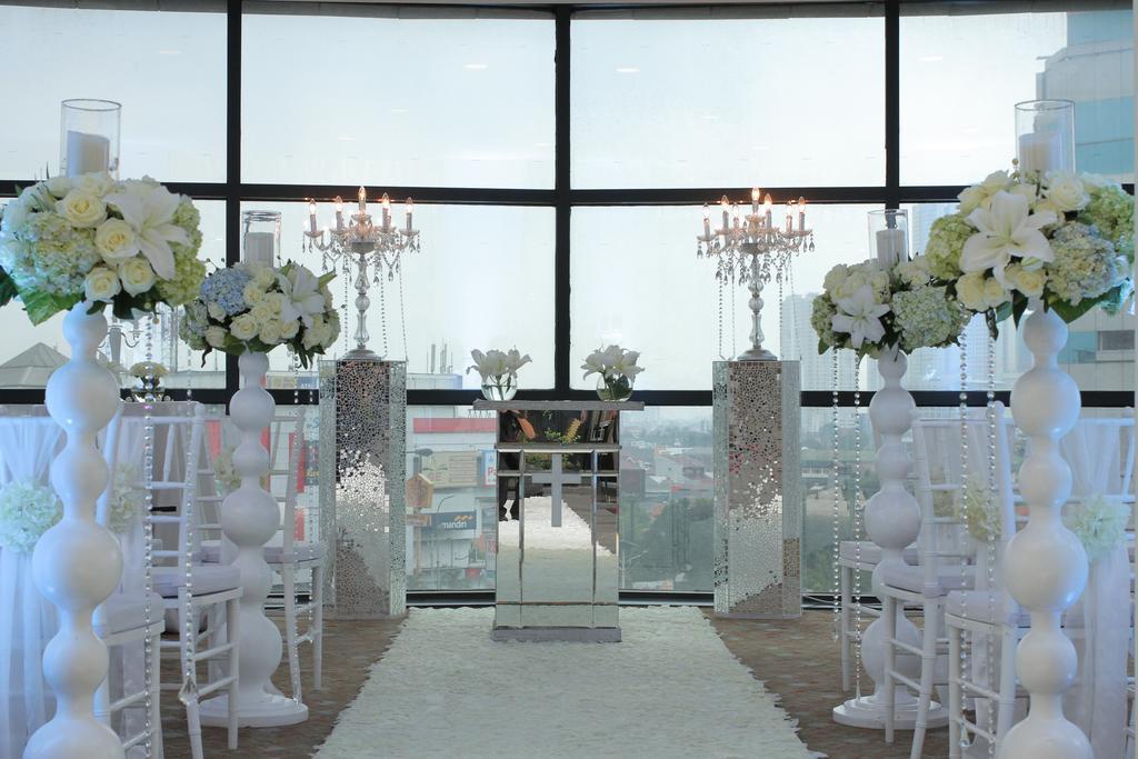 Menara Peninsula Hotel Jakarta Exterior photo