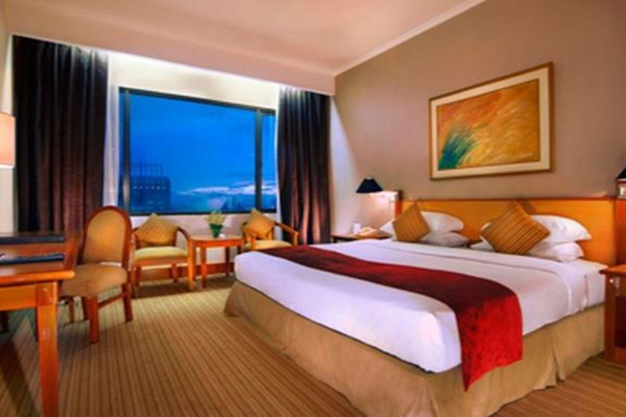Menara Peninsula Hotel Jakarta Exterior photo