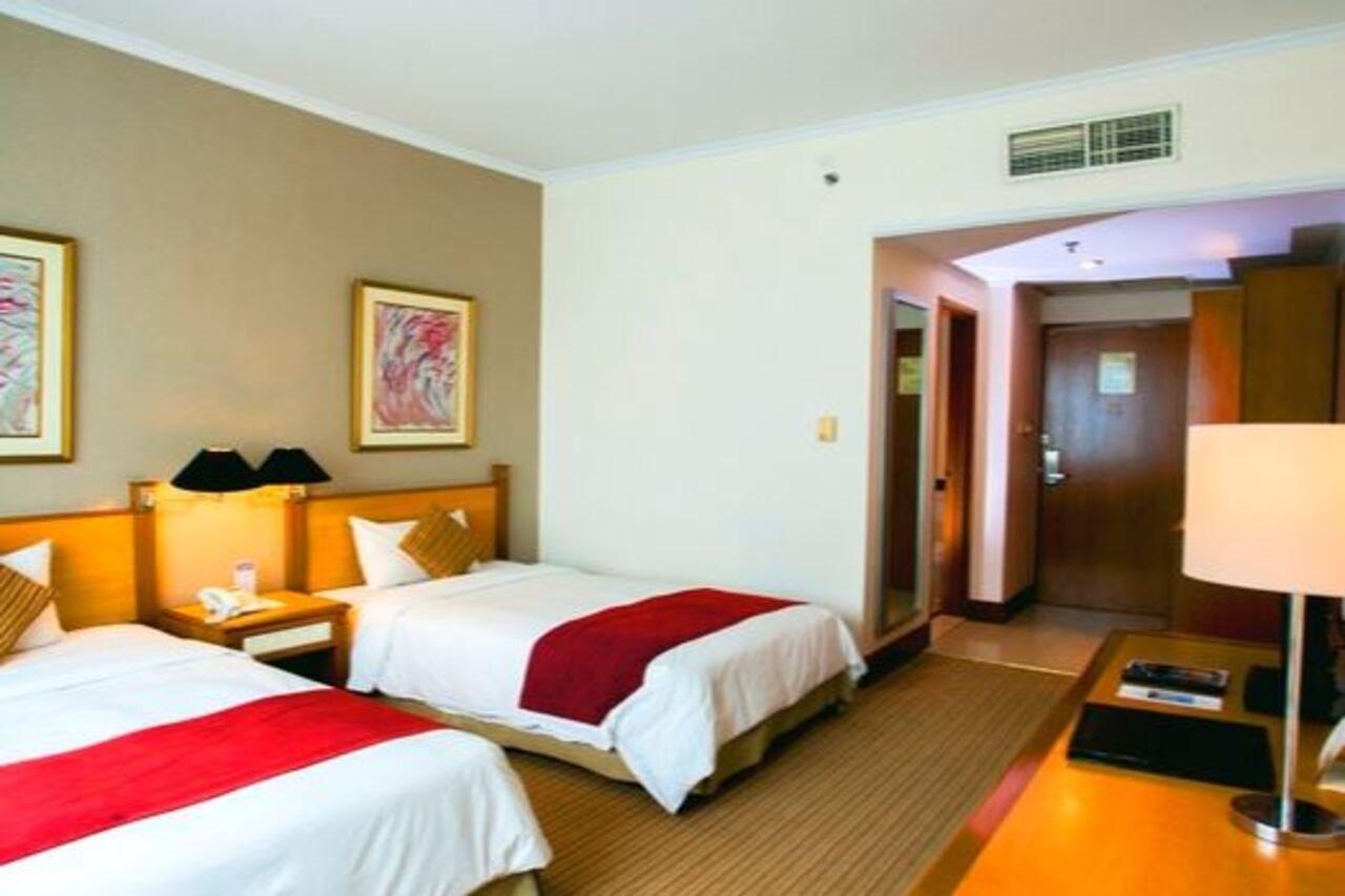 Menara Peninsula Hotel Jakarta Exterior photo