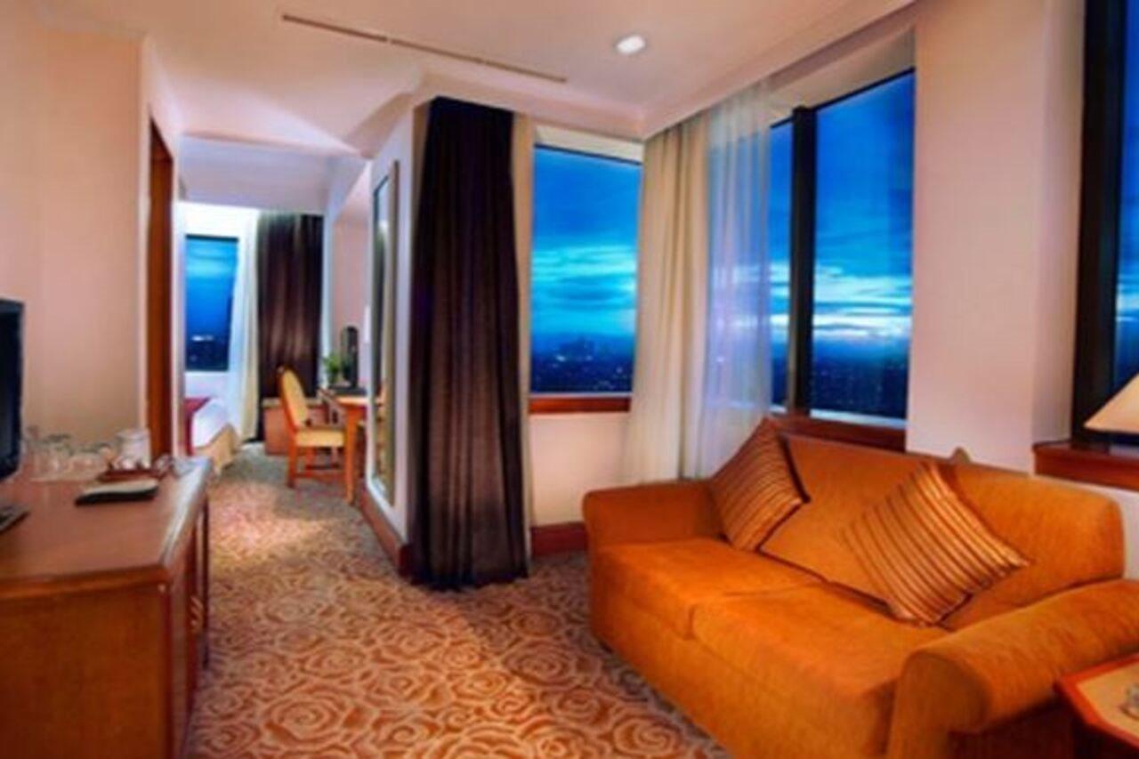 Menara Peninsula Hotel Jakarta Exterior photo