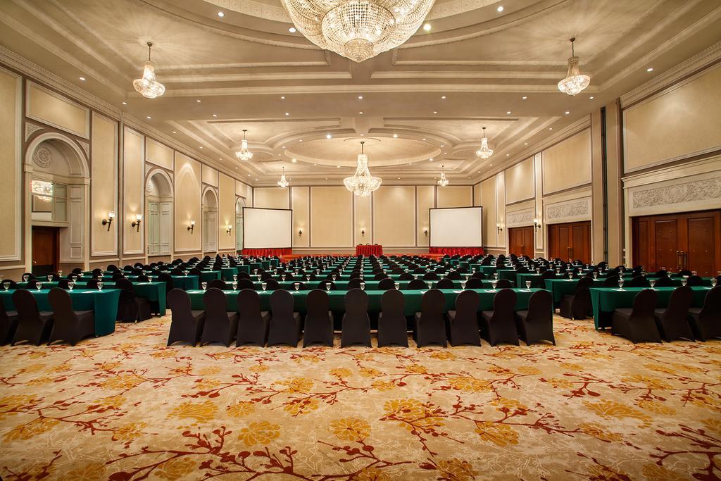 Menara Peninsula Hotel Jakarta Exterior photo
