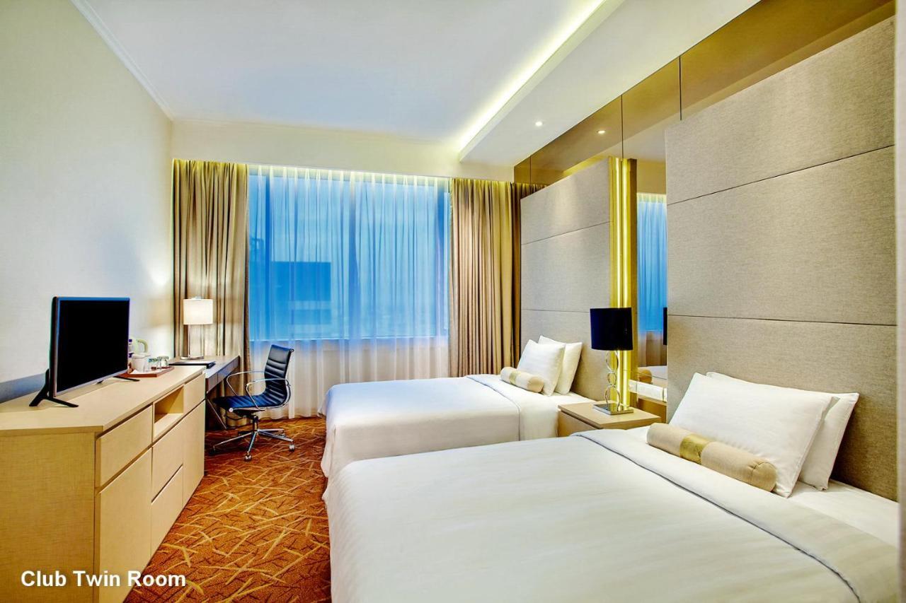 Menara Peninsula Hotel Jakarta Exterior photo