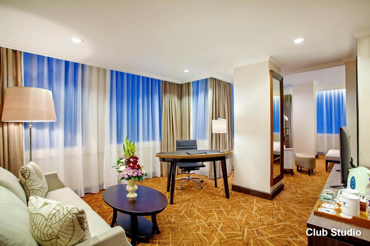 Menara Peninsula Hotel Jakarta Exterior photo