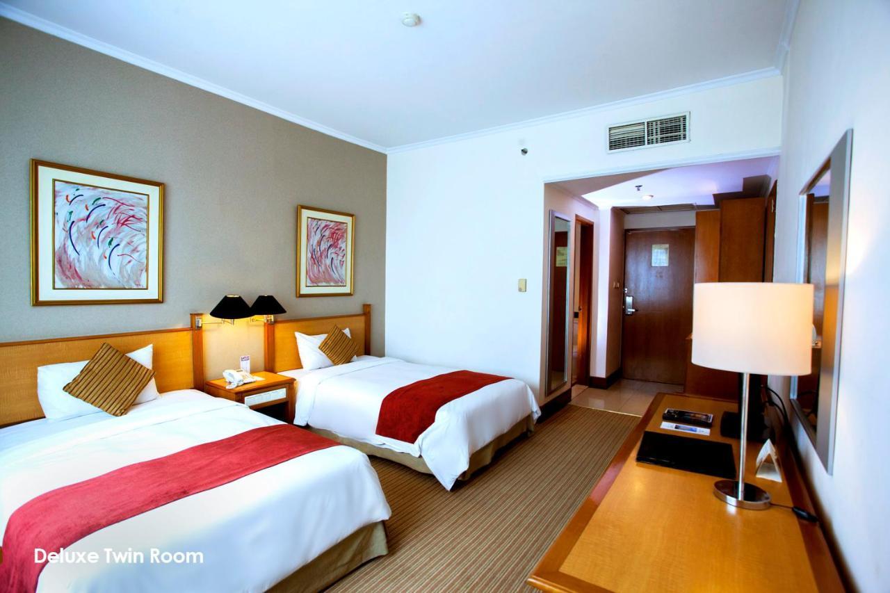 Menara Peninsula Hotel Jakarta Exterior photo